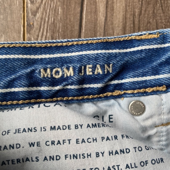 American Eagle 100% cotton white stripe blue high rise  mom jeans - Picture 7 of 11